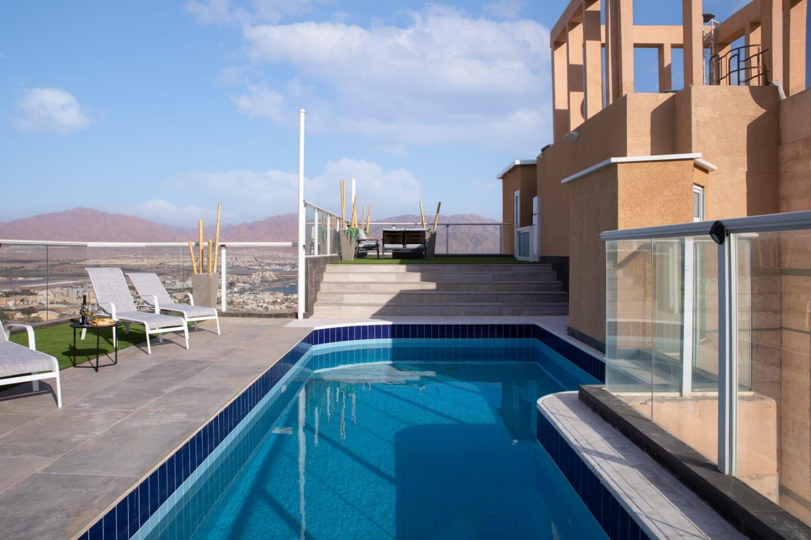 וילות ודירות אירוח - לינה לנוער באילת